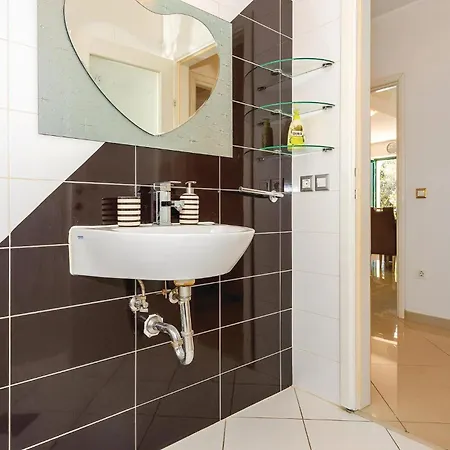Cozy In Rogoznica With Wifi Apartment *