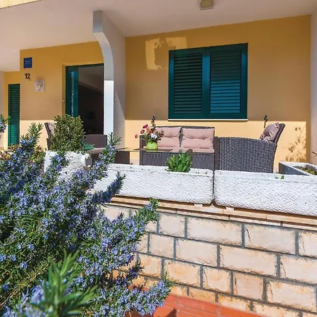Apartment Cozy In Rogoznica With Wifi *