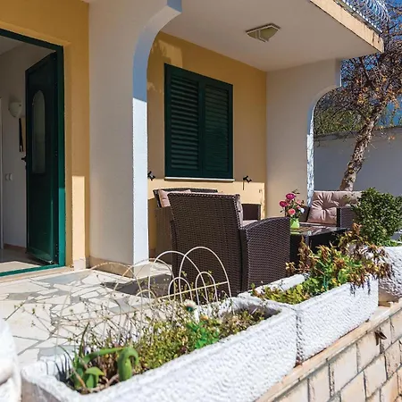 Three-bedroom In Διαμέρισμα *