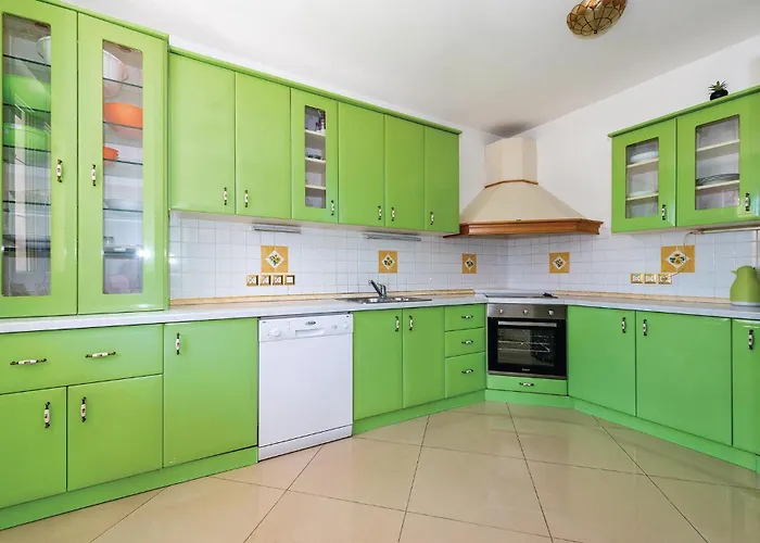 Three-bedroom In Daire Rogoznica (Sibenik-Knin)