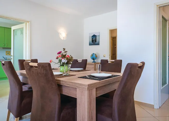 Daire Three-bedroom In *